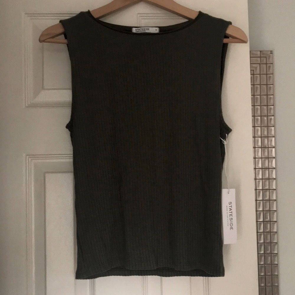 Rib boat neck tank. Color army. Size s